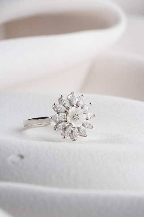Heliophilia Silver Anillo de Plata Esterlina Ajustable con Recubrimiento de Oro Heliophilia Silver Anillo de Plata Esterlina Ajustable con Recubrimiento de Oro